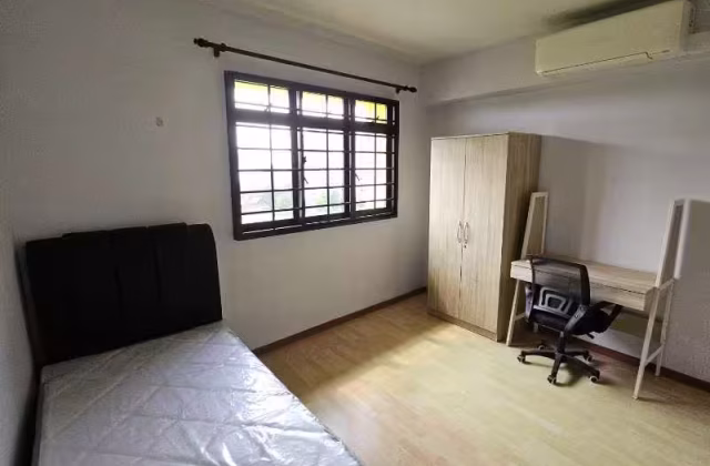 Room Rent • Hougang • 491 Admiralty Link • S$700 • 5-Room (4 BR) • Common Room