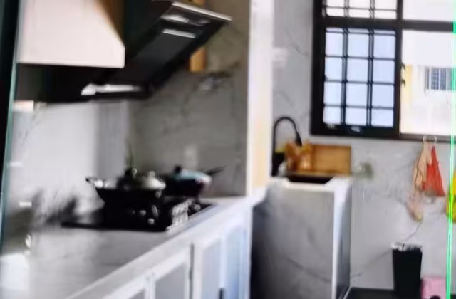 Room Rent • Bukit Batok • 422 Bukit Batok West Avenue 2 • S$500 • 4-Room (3 BR) • Room Sharing
