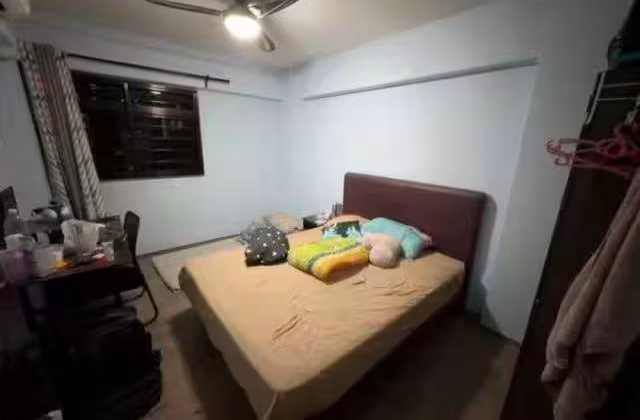 Room Rent • Bukit Batok • 348 Bukit Batok Street 34 • S$950 • 4-Room (3 BR) • Common Room