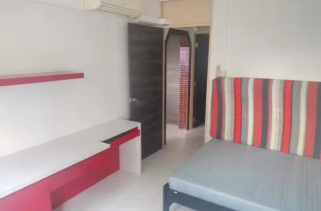 Room Rent • Rochor • 172 Yishun Avenue 7 • S$1000 • 5-Room (4 BR) • Common Room