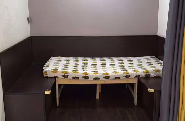 Room Rent • Ang Mo Kio • 409 Pasir Ris Drive 6 • S$500 • 3-Room (2 BR) • Maid Room