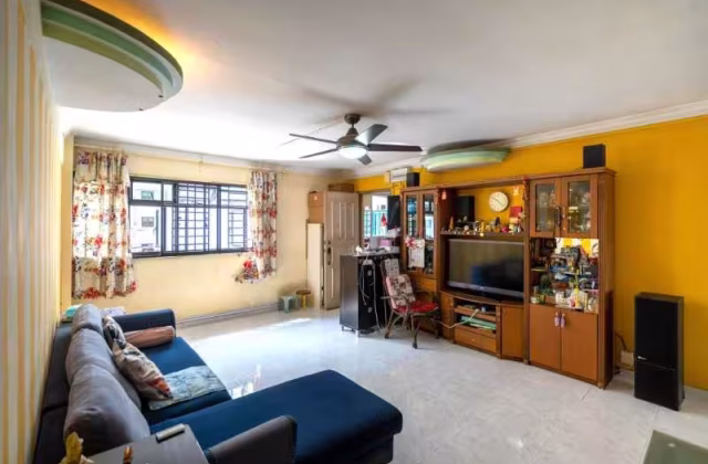 House Sale • Bukit Timah • 43 Chai Chee Street • S$550000 • 3-Room (2 BR) • 990ft² / 91m²
