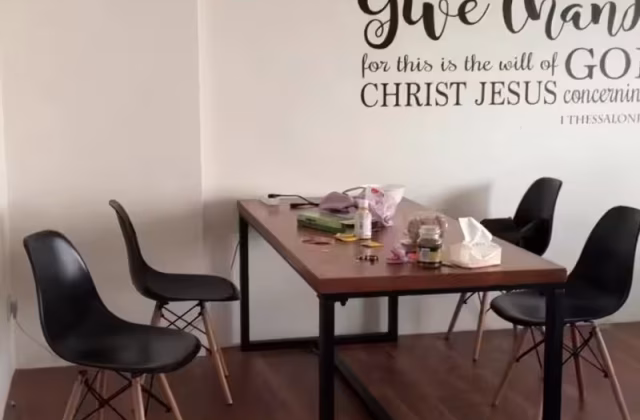 Room Rent • Choa Chu Kang • 21 Queen's Close • S$600 • 4-Room (3 BR) • Room Sharing
