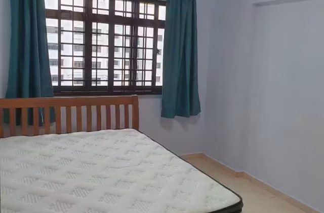 Room Rent • Geylang • 684C Choa Chu Kang Crescent • S$850 • 5-Room (4 BR) • Common Room