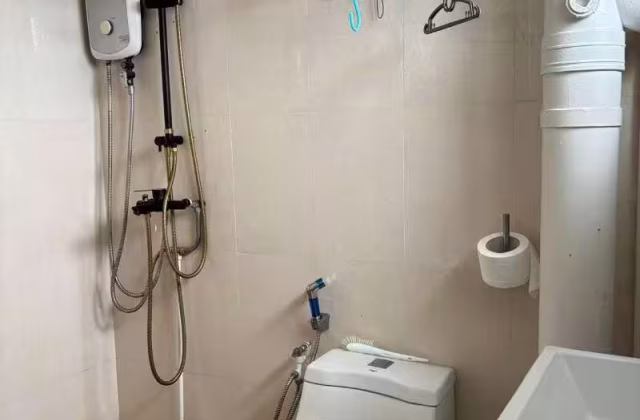 Room Rent • Bukit Merah • 605 Senja Road • S$400 • 4-Room (3 BR) • Common Room
