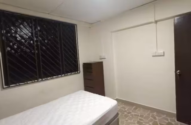 Room Rent • Western Water Catchment • 449 Tampines Street 42 • S$800 • 3-Room (2 BR) • Common Room