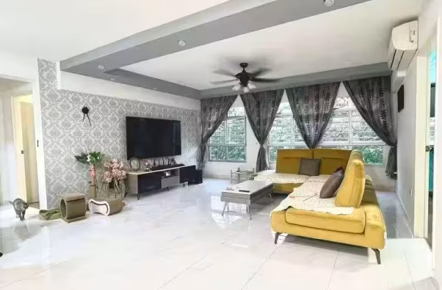 House Sale • Bukit Batok • 442A Bukit Batok West Avenue 8 • S$780000 • 3-Room (2 BR) • 1206ft² / 112m²