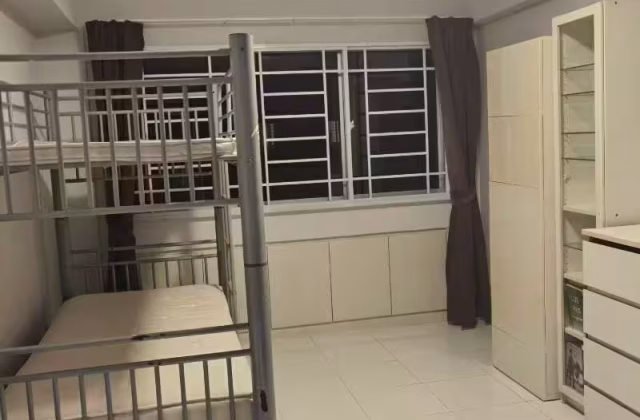 Room Rent • Western Water Catchment • 333 Tampines Street 32 • S$1200 • 4-Room (3 BR) • Common Room