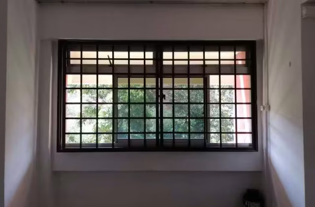 Room Rent • Ang Mo Kio • 512 Pasir Ris Street 52 • S$500 • 5-Room (4 BR) • Room Sharing