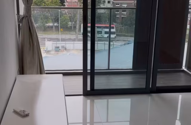 Room Rent • Singapore River •  Midtown Residences • S$1100 • 4-Room (3 BR) • Common Room