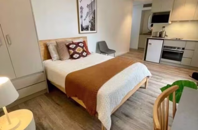 Room Rent • Paya Lebar • 106 Jurong East Street 13 • S$1000 • 3-Room (2 BR) • Master Room