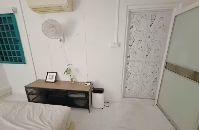 Room Rent • Hougang • 406 Sembawang Drive • S$1300 • 3-Room (2 BR) • Master Room