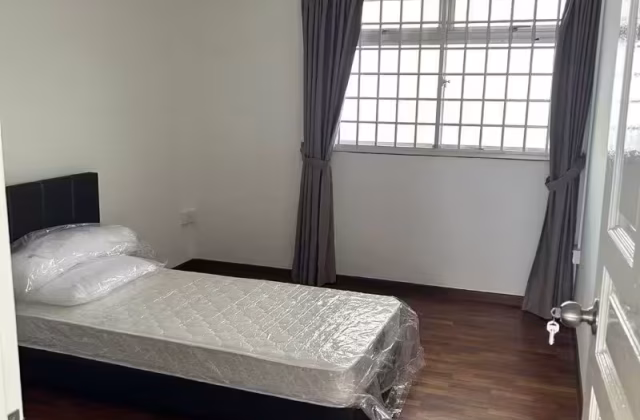 Room Rent • Woodlands • 405 Woodlands Street 41 • S$1200 • 5-Room (4 BR) • Common Room