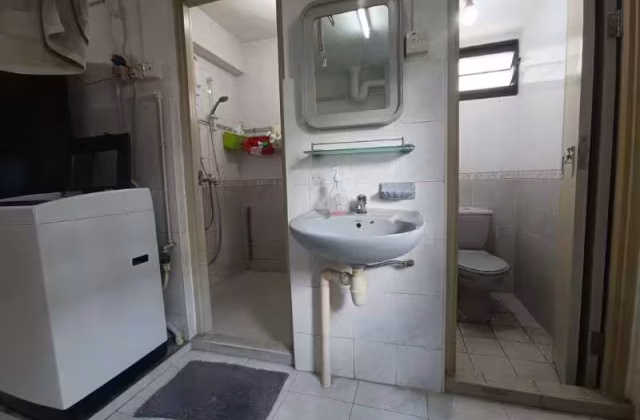 Room Rent • Clementi • 18 Telok Blangah Crescent • S$550 • 3-Room (2 BR) • Room Sharing