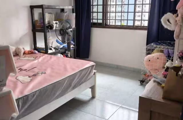Room Rent • Sembawang • 710 Woodlands Drive 70 • S$1100 • 5-Room (4 BR) • Common Room