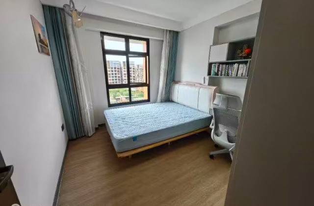 Room Rent • Jurong East •  Plantation Crescent • S$980 • 5-Room (4 BR) • Common Room
