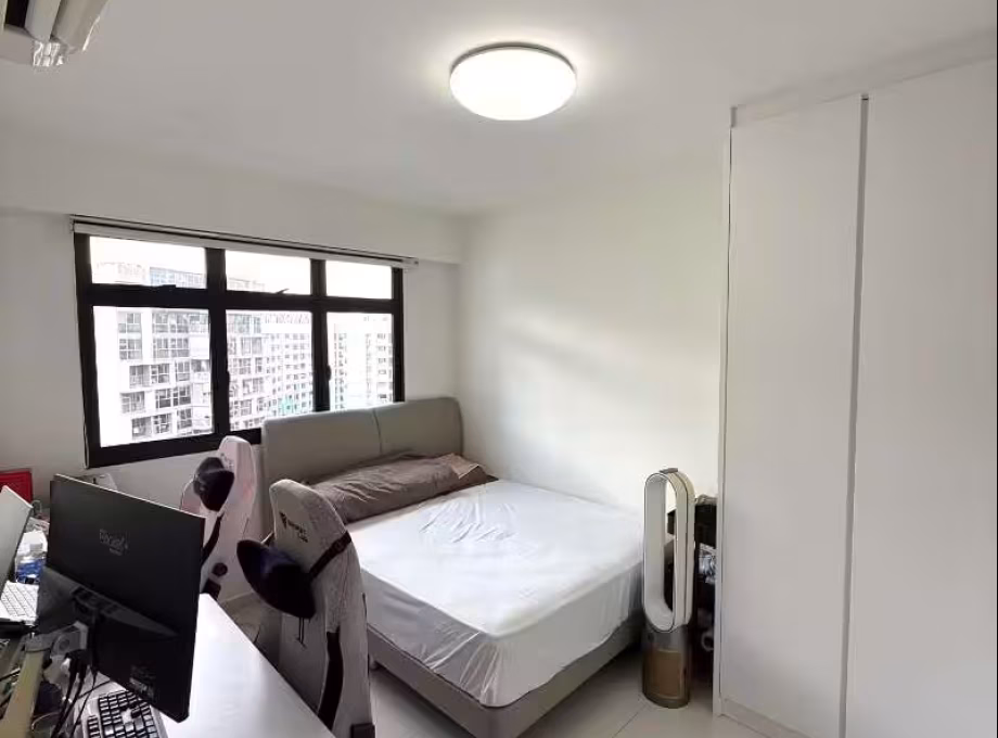 Room Rent • Bukit Merah • 546B Segar Road • S$1600 • 3-Room (2 BR) • Master Room Photo