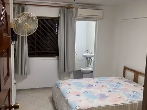 Room Rent • Singapore River • 677 Hougang Avenue 8 • S$1250 • 3-Room (2 BR) • Master Room Photo