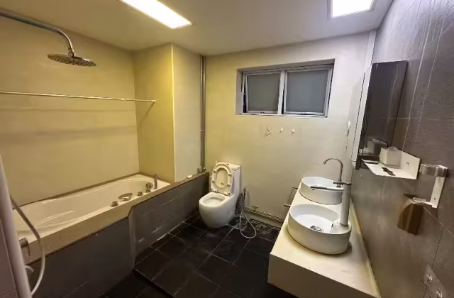 Room Rent • Lim Chu Kang •  Lakepoint Condo • S$1680 • Apartment • Master Room