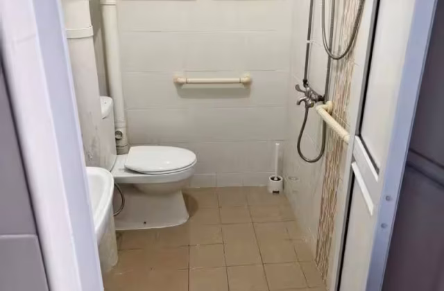 Room Rent • Jurong West • 476 Jurong West Street 41 • S$700 • 4-Room (3 BR) • Common Room