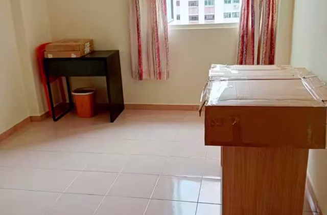 Room Rent • Bukit Batok • 348 Bukit Batok Street 34 • S$800 • 3-Room (2 BR) • Common Room