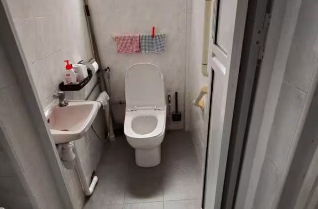 Room Rent • Clementi • 129 Bukit Merah View • S$1200 • 3-Room (2 BR) • Master Room