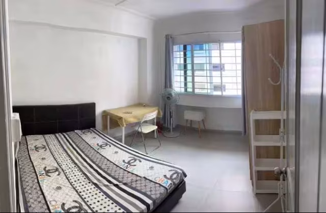 Room Rent • Woodlands • 727 Woodlands Circle • S$800 • 5-Room (4 BR) • Common Room