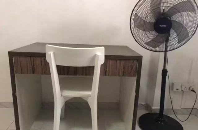 Room Rent • Bukit Timah • 8 Toh Yi Drive • S$800 • 5-Room (4 BR) • Common Room