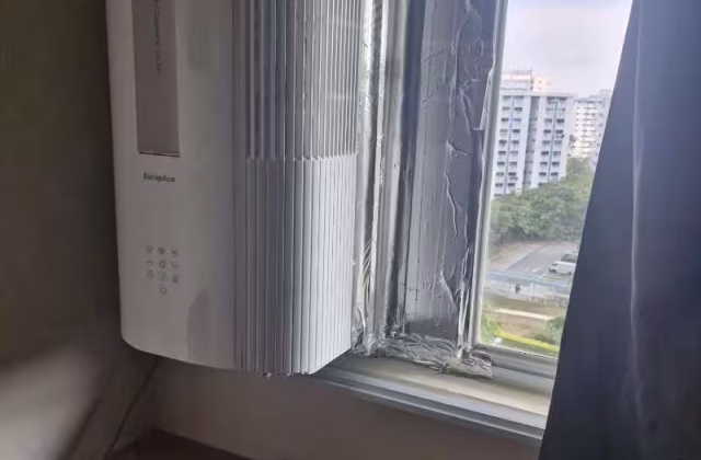Room Rent • Bukit Timah • 50 Chai Chee Street • S$1200 • 4-Room (3 BR) • Master Room
