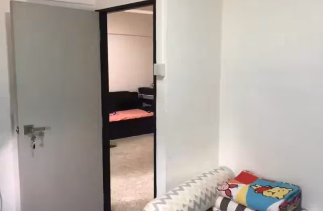 Room Rent • Ang Mo Kio • 223 Ang Mo Kio Avenue 1 • S$500 • 4-Room (3 BR) • Room Sharing