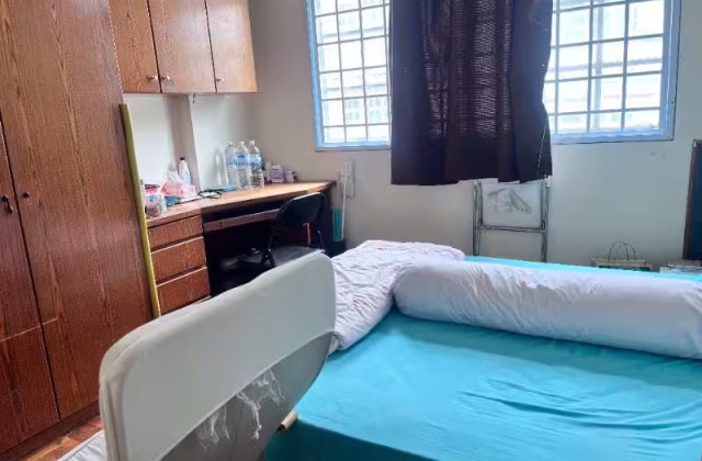 Room Rent • Geylang •  Versailles • S$1050 • Condo • Common Room