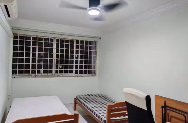 Room Rent • Geylang • 427 Choa Chu Kang Avenue 4 • S$800 • 3-Room (2 BR) • Common Room