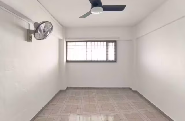Room Rent • Jurong East • 310 Jurong East Street 32 • S$700 • 4-Room (3 BR) • Common Room