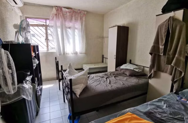 Room Rent • Bukit Batok • 423 Bukit Batok West Avenue 2 • S$420 • 4-Room (3 BR) • Room Sharing