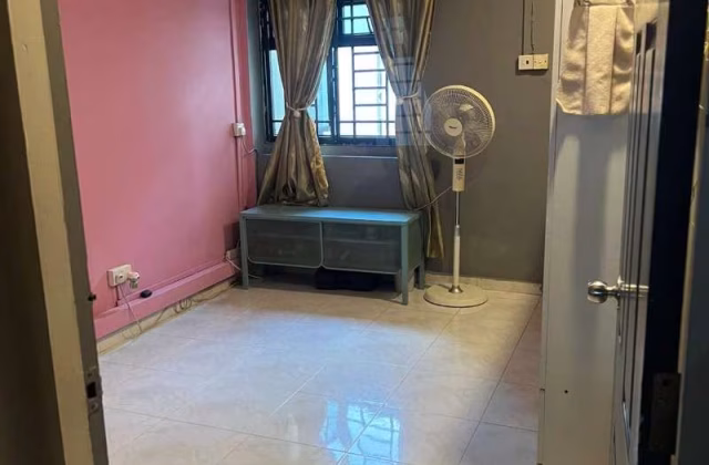 Room Rent • Bukit Merah • 61 Telok Blangah Heights • S$1350 • 3-Room (2 BR) • Master Room
