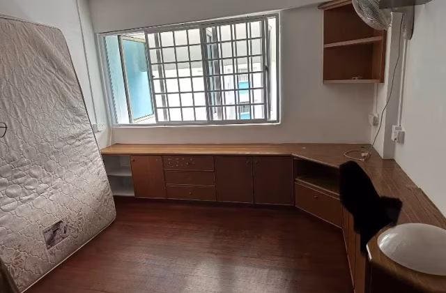 Room Rent • Tampines • 111 Tampines Street 11 • S$1200 • 5-Room (4 BR) • Common Room