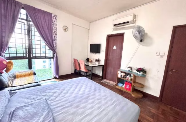 Room Rent • Jurong East •  Parc Oasis • S$1800 • Condo • Master Room