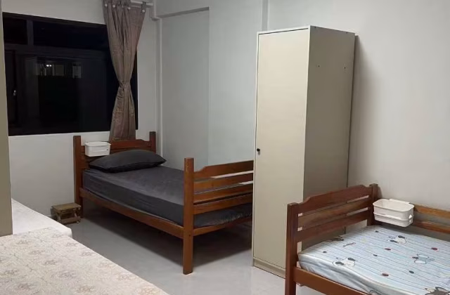 Room Rent • Woodlands • 175 Woodlands Street 13 • S$500 • 5-Room (4 BR) • Room Sharing