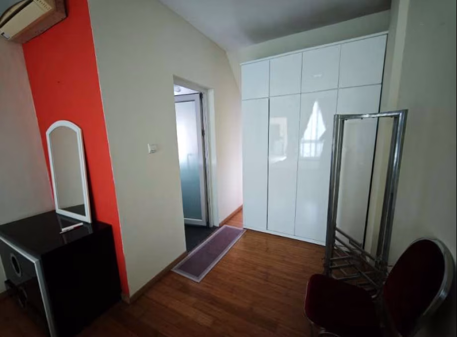 Room Rent • Geylang • JALAN CHENGKEK (369250) • S$1600 • Terraced House • Master Room Photo