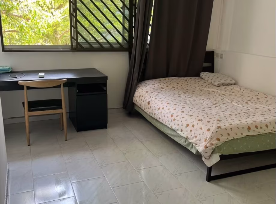 Room Rent • Pasir Ris • 421 Pasir Ris Drive 6 • S$1200 • 2-Room (1 BR) • Common Room Photo