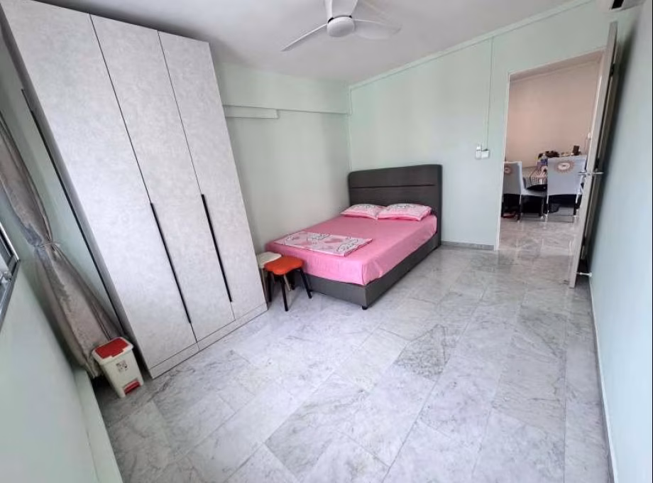 Room Rent • Jurong East • 220 Jurong East Street 21 • S$1200 • 3-Room (2 BR) • Common Room Photo