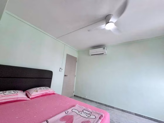 Room Rent • Jurong East • 220 Jurong East Street 21 • S$1200 • 3-Room (2 BR) • Common Room Photo