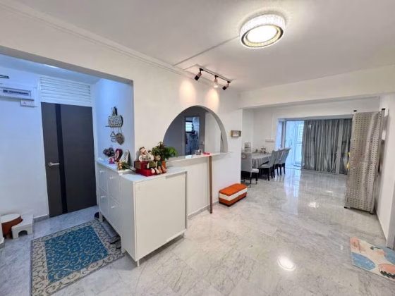 Room Rent • Jurong East • 220 Jurong East Street 21 • S$1200 • 3-Room (2 BR) • Common Room Photo