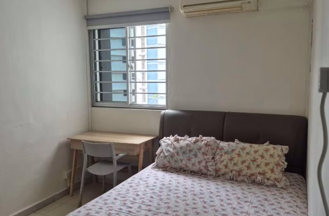 Room Rent • Tampines • 801 Tampines Avenue 4 • S$800 • 3-Room (2 BR) • Common Room