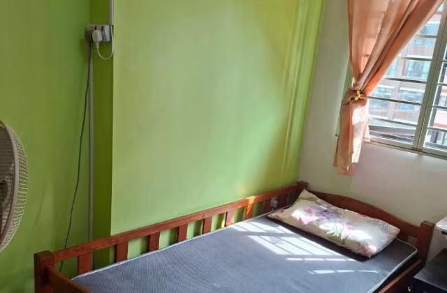 Room Rent • Sengkang • 293A Compassvale Crescent • S$400 • 4-Room (3 BR) • Room Sharing