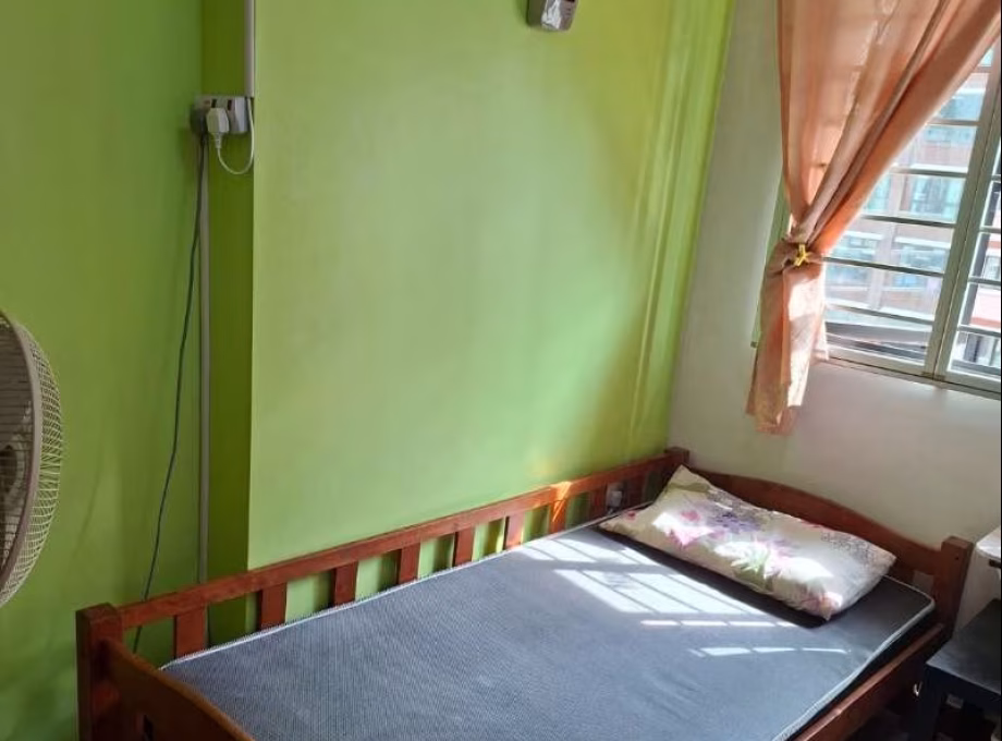Room Rent • Sengkang • 293A Compassvale Crescent • S$400 • 4-Room (3 BR) • Room Sharing Photo