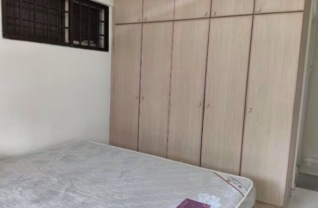 Room Rent • Pasir Ris • 512 Pasir Ris Street 52 • S$1250 • 5-Room (4 BR) • Master Room