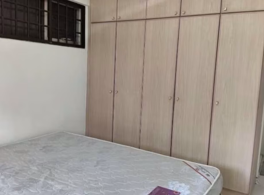 Room Rent • Pasir Ris • 512 Pasir Ris Street 52 • S$1250 • 5-Room (4 BR) • Master Room Photo