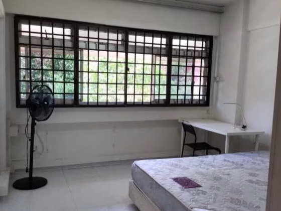 Room Rent • Pasir Ris • 512 Pasir Ris Street 52 • S$1250 • 5-Room (4 BR) • Master Room Photo