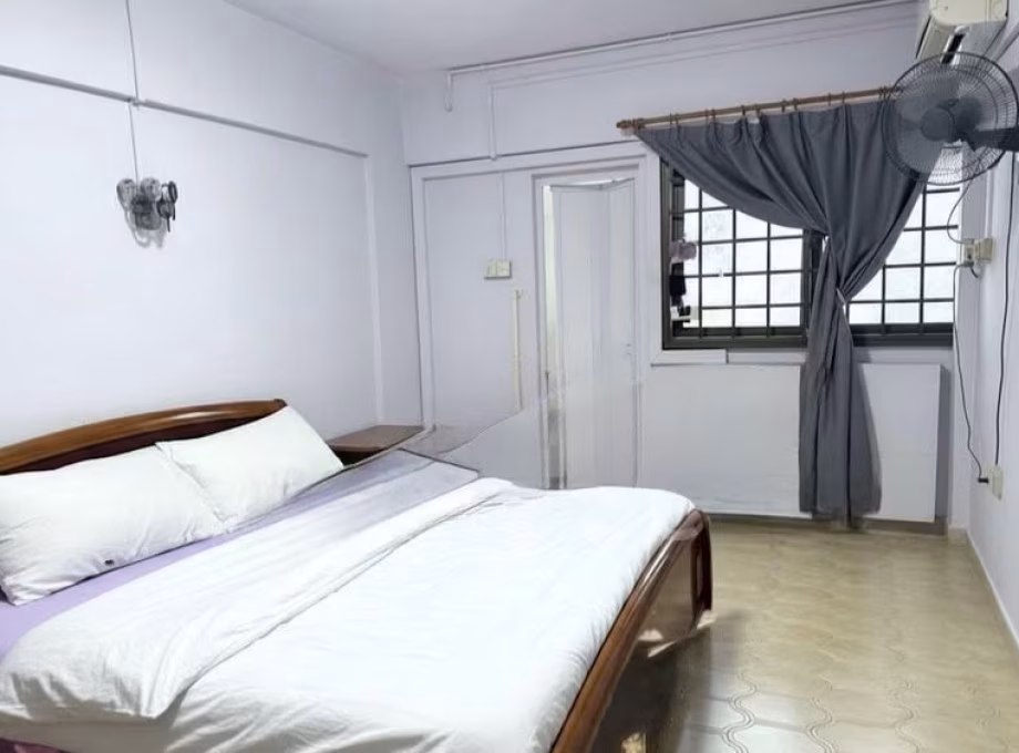 Room Rent • Jurong West • 449 Jurong West Street 42 • S$1450 • 4-Room (3 BR) • Master Room Photo